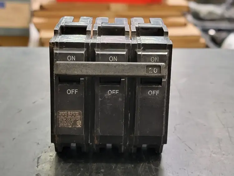 Used GENERAL ELECTRIC THQL320 Switchgears British Columbia CA | Lenmark #241711