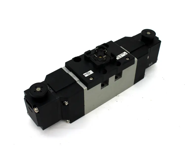 Used SMC VS7-8-FG-D-3 Solenoid Valves | Industrial Parts R Us Inc. #360982