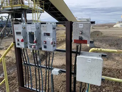 400 hp Hogger w/ Infeed & Outfeed Conveyor