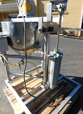 USED GROEN 40 GALLON DN/TA 40