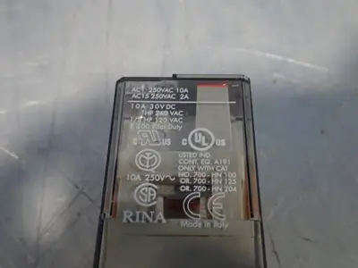 NEW ALLEN BRADLEY 700HA32A1