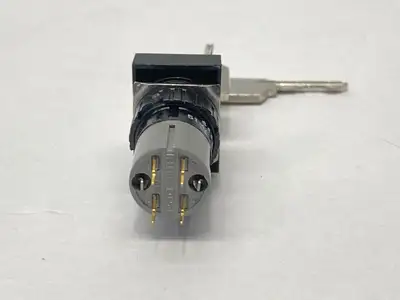 51-428.036D | Eaon  Keyed Switch Spring Return 2-Position 100mA 42V - New Other