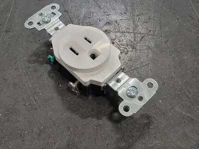 New | in-Stock PASS & SEYMOUR 5251-W Switchgears British Columbia CA | Lenmark #244588