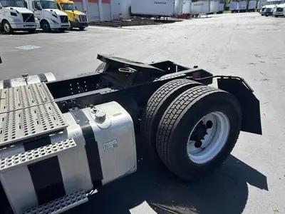 USED 2022 VOLVO VNR42T300