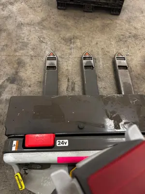 Used _UNKNOWN_ _UNKNOWN_ Electric Pallet Trucks North Carolina US | Myron Bowling Auctioneers Inc #1543577