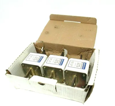 LOT OF 3 NEW FERRAZ SHAWMUT M300690 FUSES