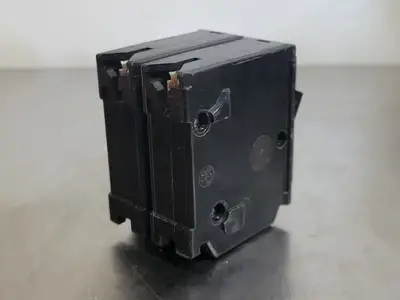 USED SQUARE D HOM220