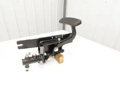 Hyster E80XN Forklift Brake Pedal & Master Cylinder & Bracket Assembly