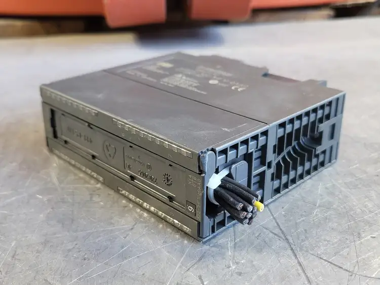 Used SIEMENS 6ES7 322-1HF10-0AA0 Misc Electrical & Power Parts British Columbia CA | Lenmark #254311
