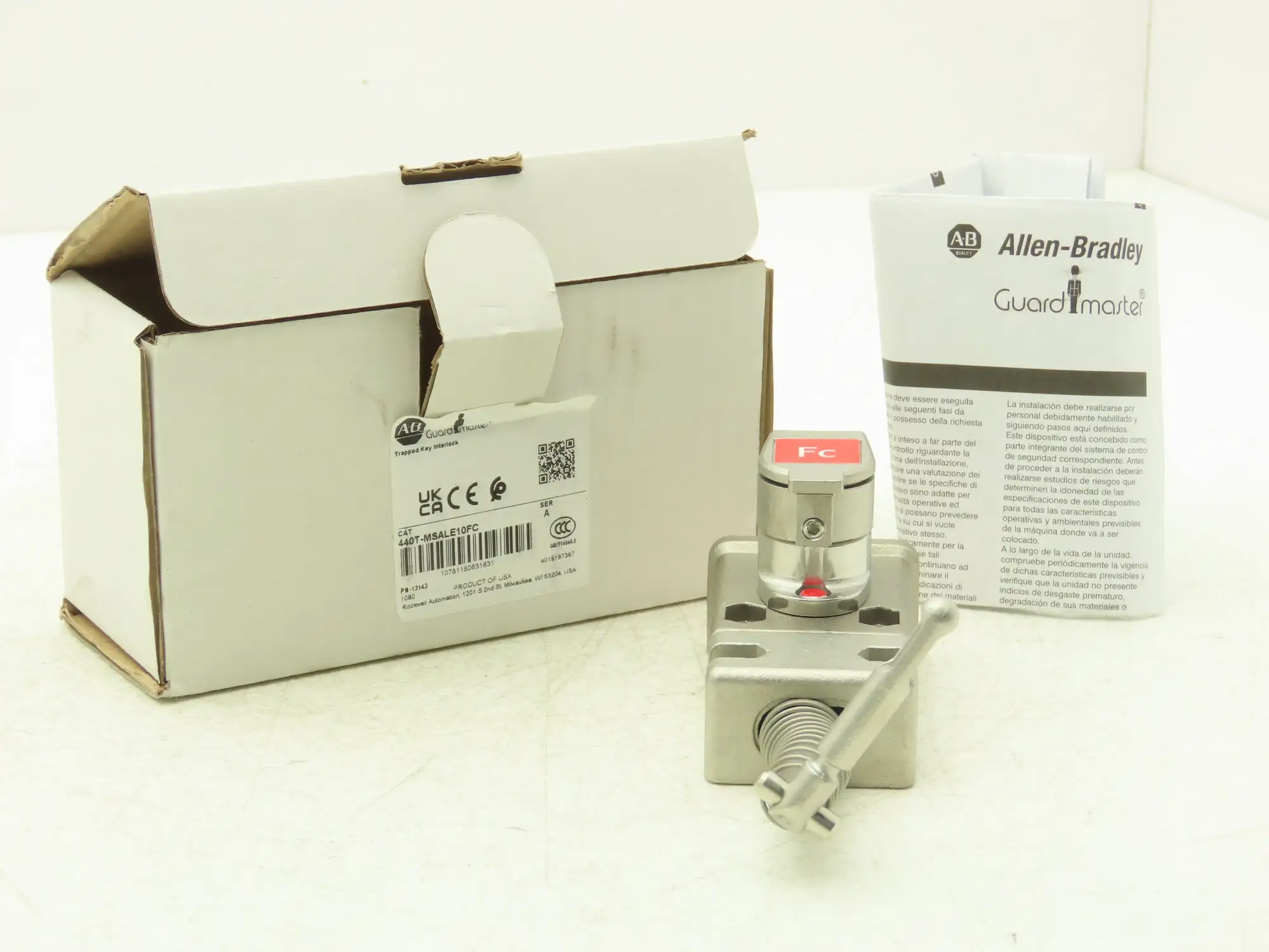 Allen Bradley 440T-MSALE10FC Guardmaster Trapped Key Interlock Switch No Key