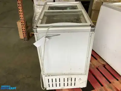 MMI Refrigeration CLR-CSTM-1001 5.5 cu. Ft chest coolers, 30”x32”x19-3/4” model #XS-160YX