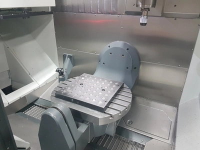 USED 2014 HAAS UMC
