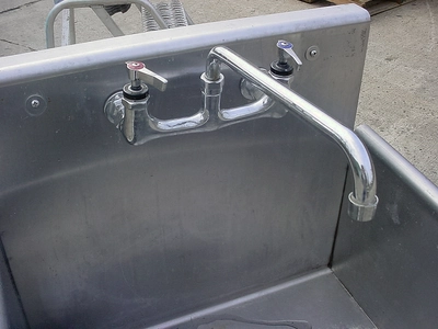 USED SS SINK 24 X 21 SS SINK