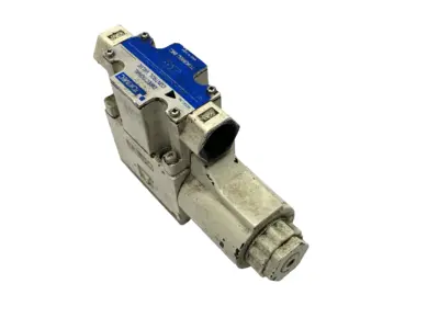 USED TOKIMEC SOLENOID DIRECTIONAL CONTROL VALVE 1/2" PORTS