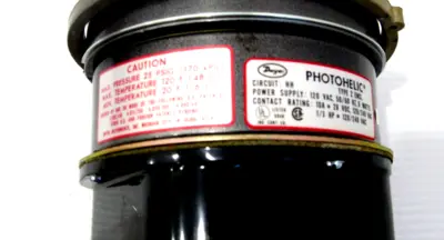 NEW DWYER A3001 PRESSURE SWITCH /GAGE SERIES 3000