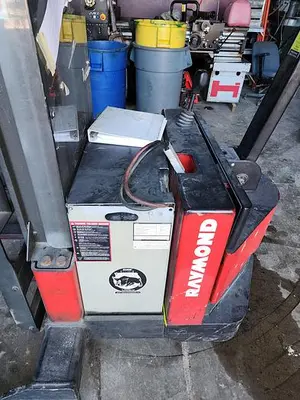 USED 2005 RAYMOND RSS40