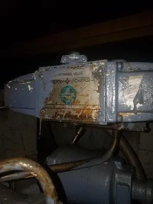 USED VICKERS POWER HYDRAULIC CO. 5 HP HYDRAULIC PUMP/TANK POWER SOURCE COMBINATION