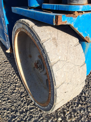 USED 2017 Genie GS-3232
