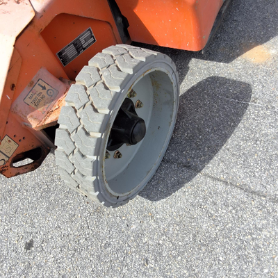 USED 2013 JLG E400AJPN