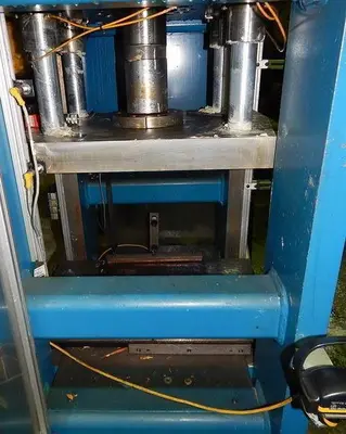 120 Ton FARGER & JOOSTEN MULTIPOWER Air/Oil Press