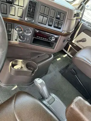 Used 2016 VOLVO VNM64T Conventional trucks California US | Commerce Truck Equipment Sales #1548784
