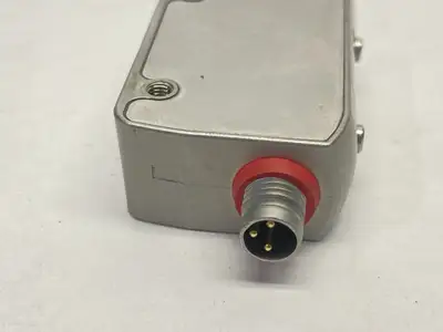 USED KEYENCE SELF-CONTAINED CMOS DISTANCE BASED LASER SENSOR, 3-PIN 250MM