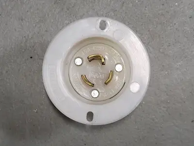 15A 125V Flanged Inlet Locking Plug GRDG (Box of 13)