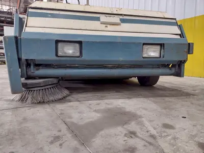 TENNANT MODEL #360 POWERED FLOOR SWEEPER: STOCK #21128