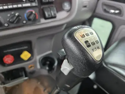 USED 2023 PETERBILT 389