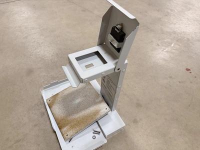 Used FERNO M-200 DEFIBRILLATOR MOUNT Medical Parts Michigan US | Miedema Asset Management Group #1390097