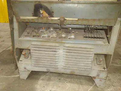 USED LINCOLN R3S-600INPUT 230/460OUTPUT 100/50 AMPS