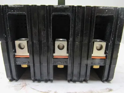 Square D FAL32015 15 Amp 240 VAC 250 VDC 3 Pole Molded Case Circuit Breaker