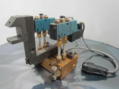ITW Dynatec 7024 Twin Adhesive Glue Head Assembly 3-1/2" Spacing Heater 2 Valves