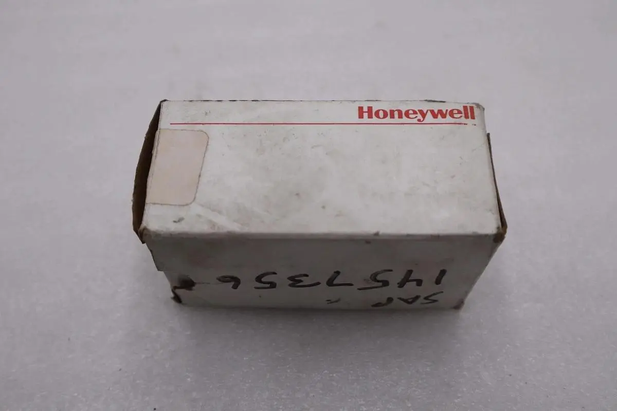 NEW OPEN BOX Honeywell 18PA1 Micro Switch Terminal Block STK H915A