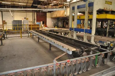 USED VALETTE PANEL PRESS 410 TON