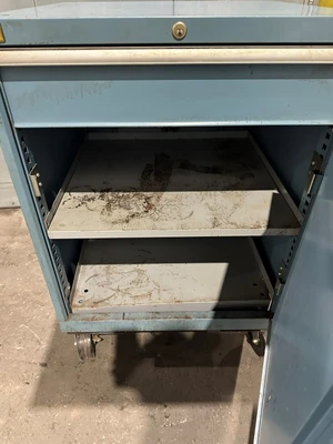 LISTA PORTABLE SHOP CABINET