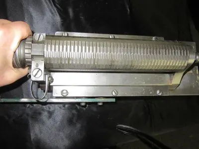 1863-385 RARE ANTIQUE ~ Straight Line Engine Turning Cylindrical Indexing Pattern Bar Holder With 14 Patterns