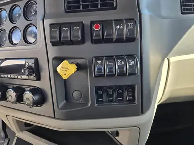 USED 2023 PETERBILT 567