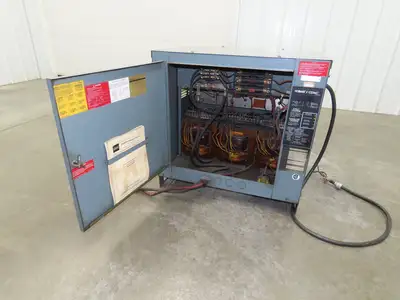 Hobart 725C324 Forklift Battery Accu-Charger 48V 601-725Ah 145A 208/240/480V 3Ph