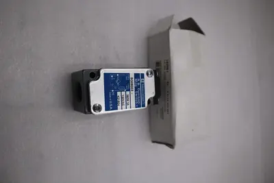 NEW OPEN BOX Telemecanique RB Denison Mag Switch SG08003 STOCK G729A