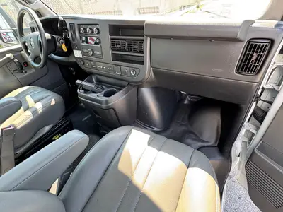 Used 2021 GMC SAVANA CUTAWAY Box trucks Florida US | Truck and Van Outlet #1509173