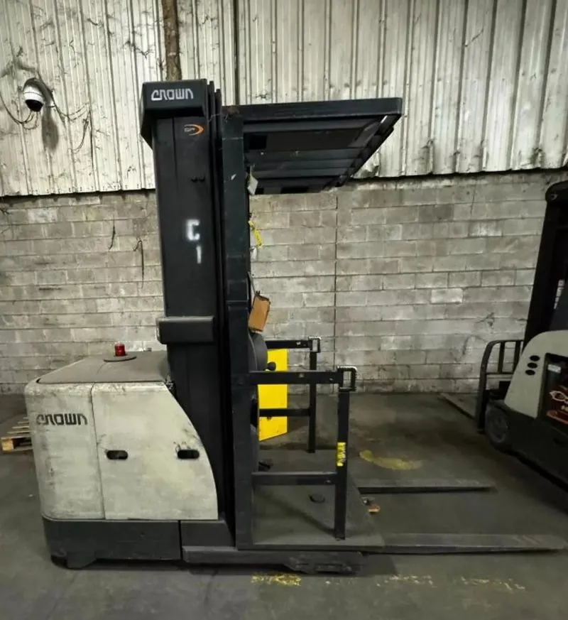 3,000 LB CROWN MODEL #SP 3500 ELECTRIC ORDER PICKER FORKLIFT 2018 : YOBRO #25407