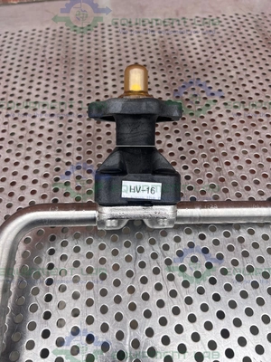 USED ITT PURE FLO .75-316L-SFV5 4 -WAY DIAPHRAGM VALVE W/  3/4"  SANITARY FITTING