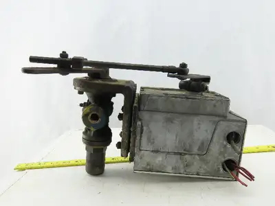 Barber-Coleman EA57 Actuator 0.65A 120V 60Hz 40W W/2-3706 3/8" NPT Valve