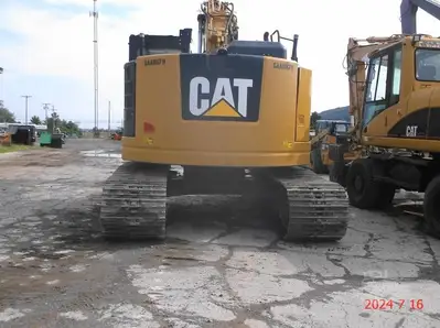 Used 2017 CATERPILLAR 325FLCR Crawler Excavators New York US | Beck Equipment #1509283