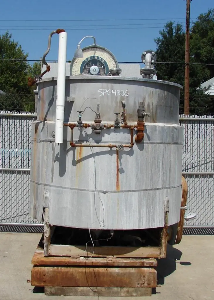 SPC4336  Tank 680 gallon vertical tank, Stainless Steel, 2 hp side mount agitator, flat