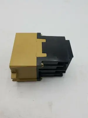 ALLEN BRADLEY AC RELAY 700-P400A1 SER B