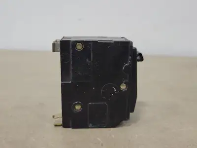 Used SQUARE D QO215 Switchgears British Columbia CA | Lenmark #239799