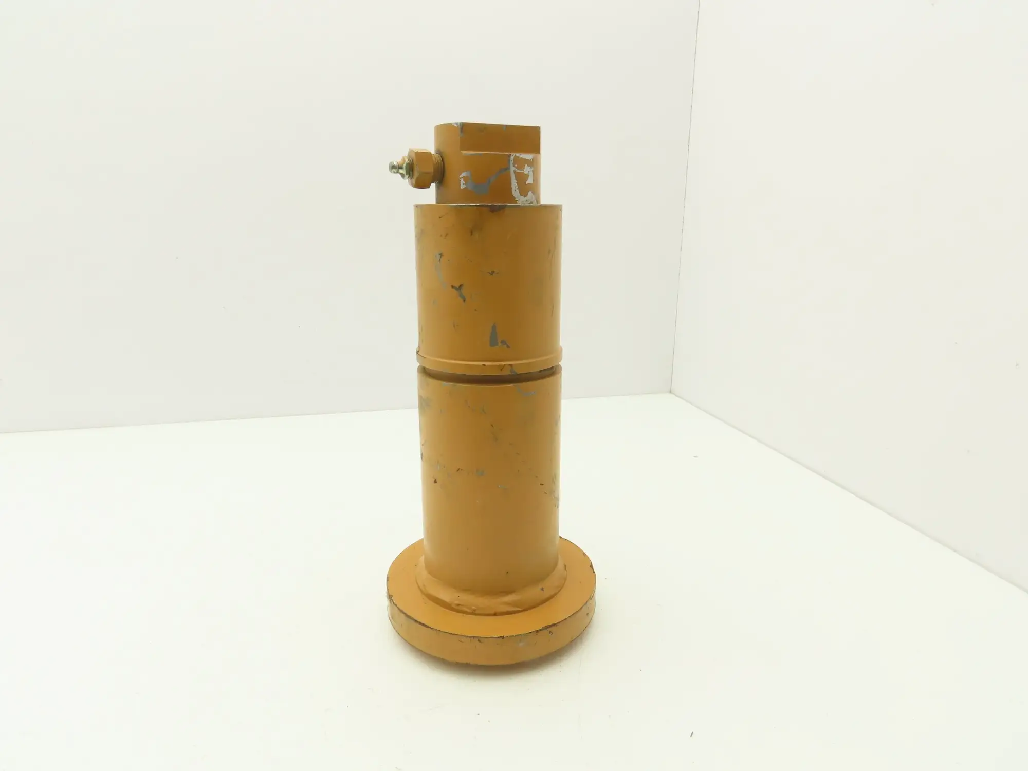 D36642 Grease Cylinder 2-3/8" Shaft 5-1/2" Base 8" Stroke Track Tensioner