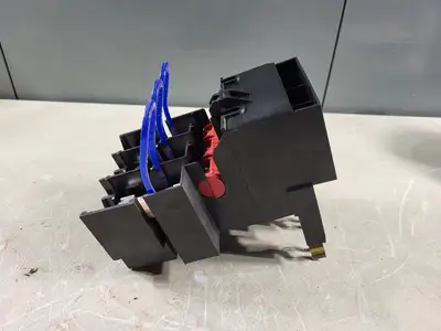 Disconnect Switch w/ 3 Times 15 Amp Fuse AJT15